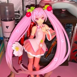 Pink Sakura Miku figure
